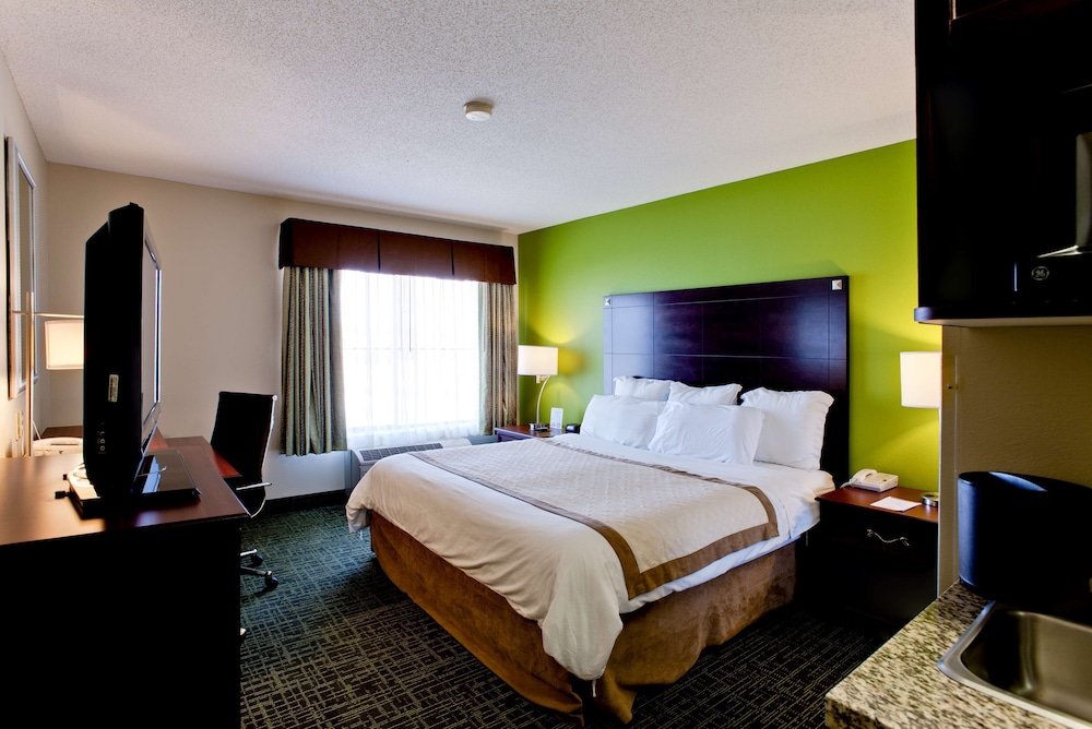 Staybridge Suites Cedar Rapids North by IHG - photo 6