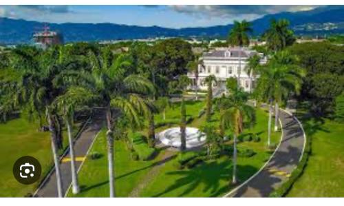 Apt Near Devon Kingston Pool B306 Fiwi — 4-Star Luxury Hotel in Kingston, Jamaica