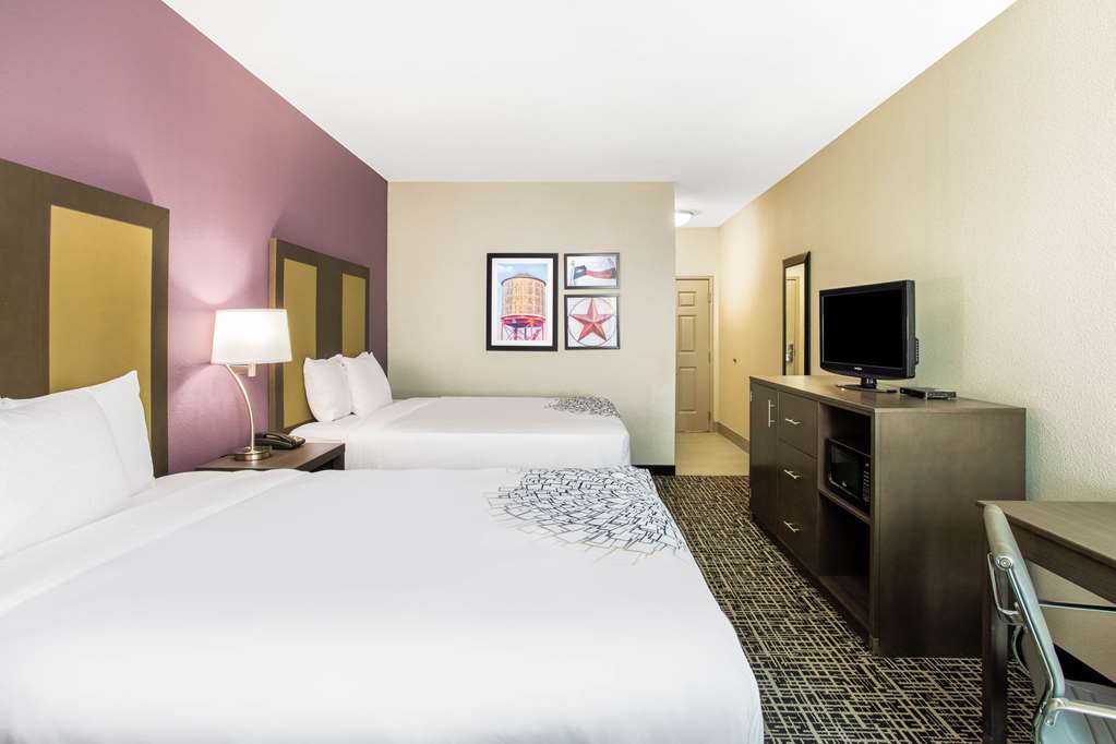 La Quinta Inn & Suites by Wyndham Hillsboro - photo 19