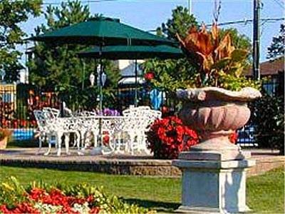 Canadiana Inn — hotel in Oshawa
