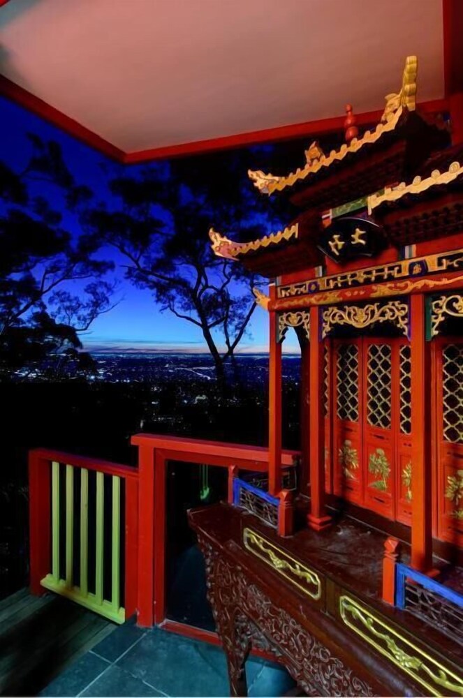 Mt Dandenong Imperial Retreat — 4-Star Luxury Hotel in Kalorama, Australia