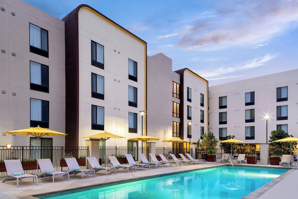 SpringHill Suites Los Angeles Burbank Downtown - photo 27