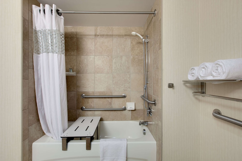 Hampton Inn & Suites Phoenix Glendale Westgate - photo 22