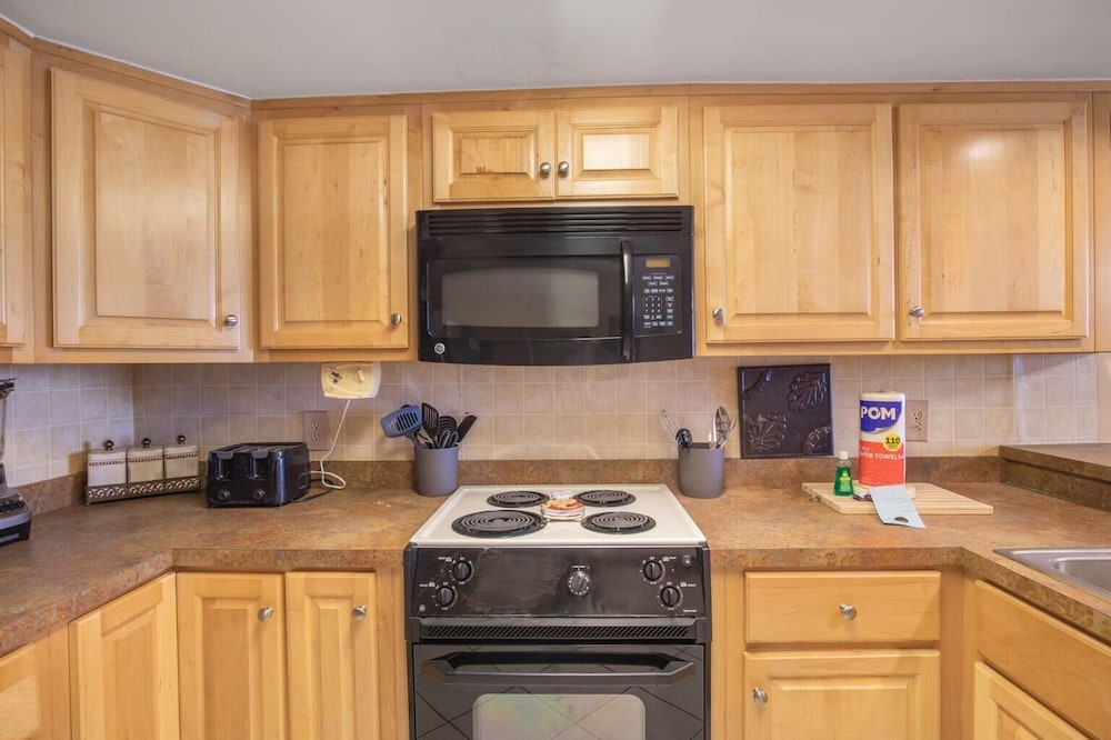 Romar Tower 5A by Vacation Homes Collection - photo 17