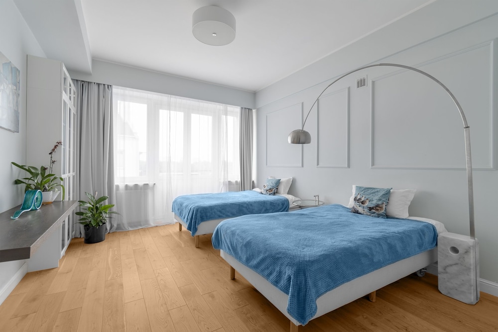 UNIT Centrum deLuX Plac Zbawiciela — 5-Star Luxury Hotel in Warsaw, Poland