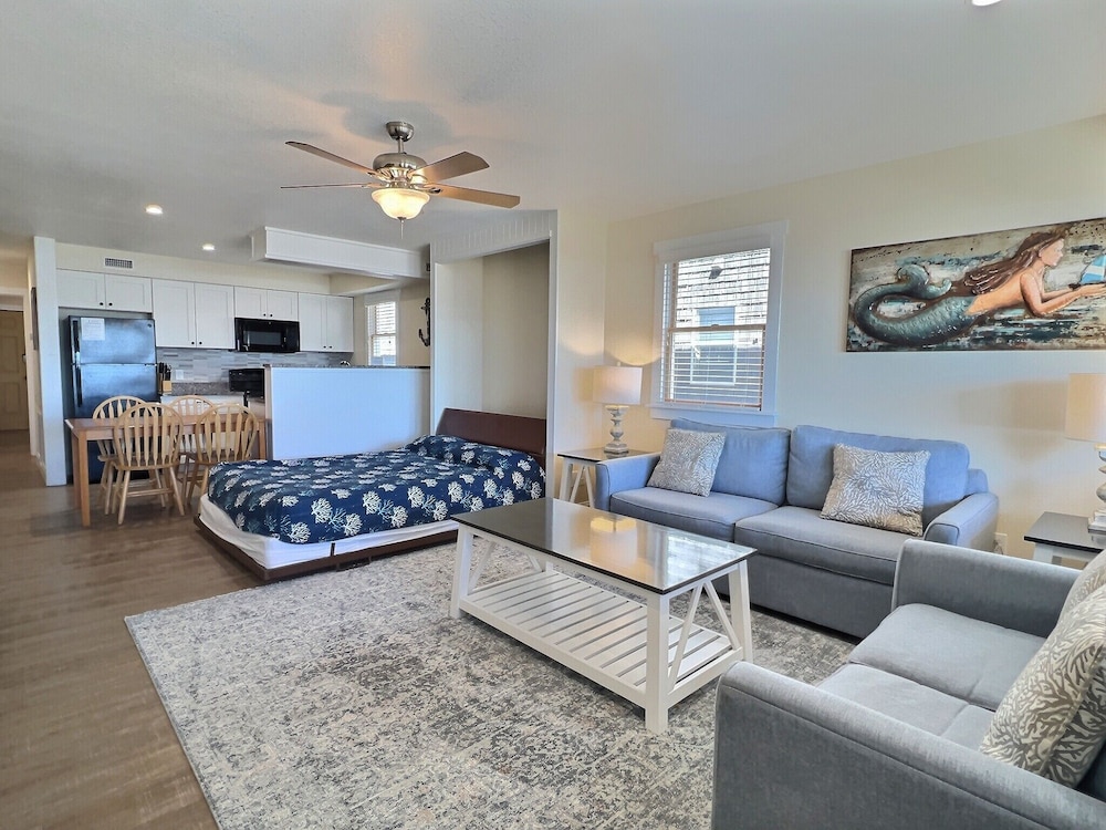 Lighthouse View Oceanfront Lodging - photo 41