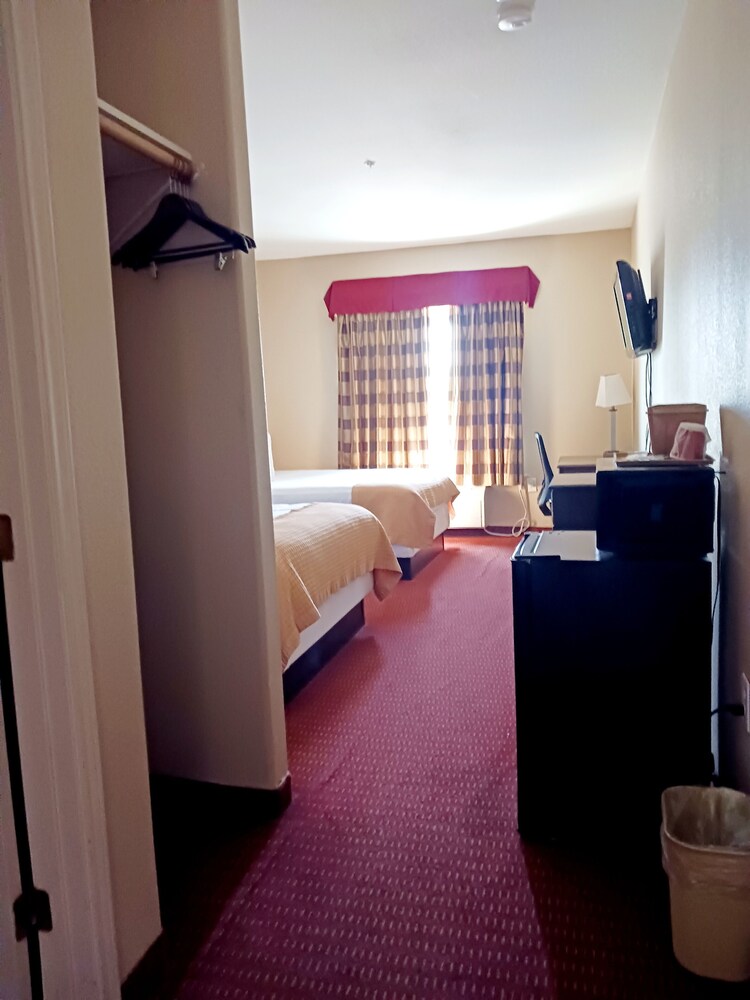 Yorktown Inn And Suites - photo 19