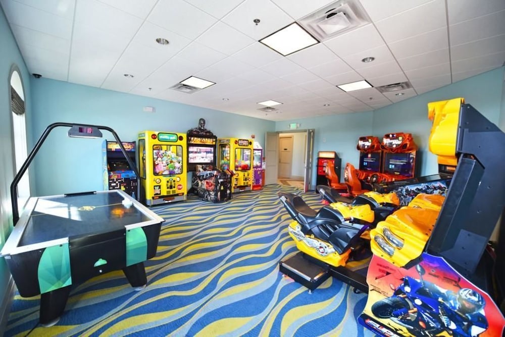 1490 Champions House 8 Bedroom by Florida Star — 4-Star Luxury Hotel in Davenport, United States