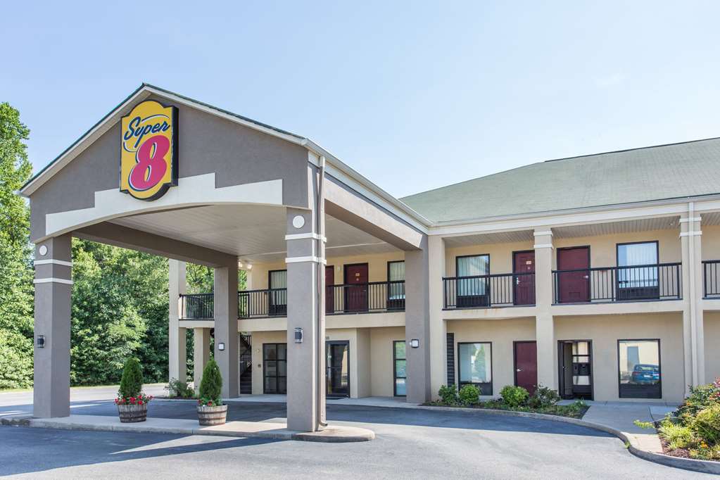 Super 8 by Wyndham Petersburg - featured photo