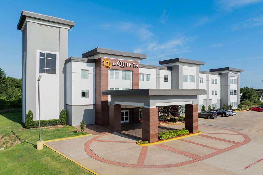 La Quinta Inn & Suites by Wyndham Muskogee - featured photo
