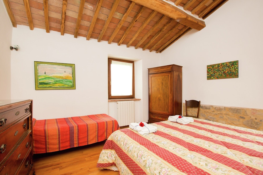 Scenic Tuscan Farmhouse — Castiglione D'orcia — photo 2
