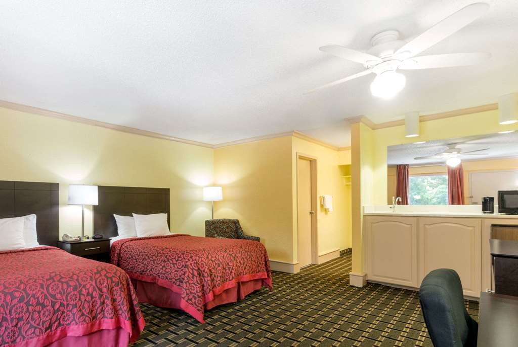 Days Inn by Wyndham Savannah Airport - photo 7