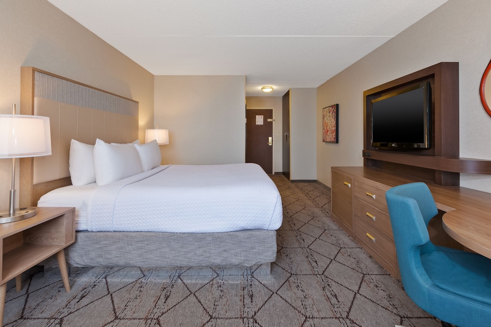 Crowne Plaza Columbus North Worthington by IHG - photo 11
