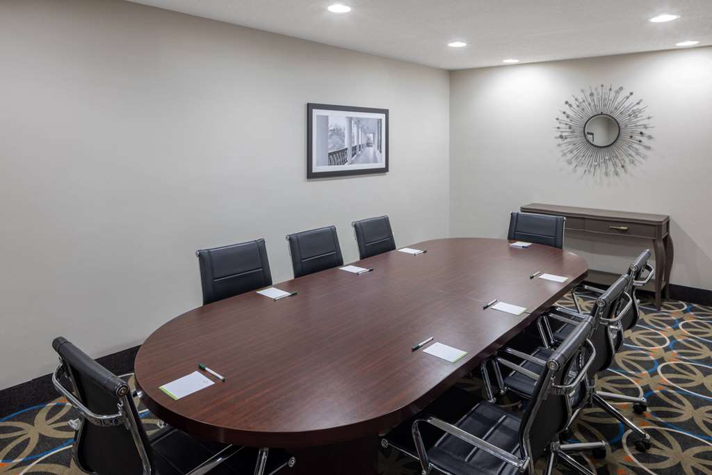 La Quinta Inn & Suites by Wyndham Covington - photo 38