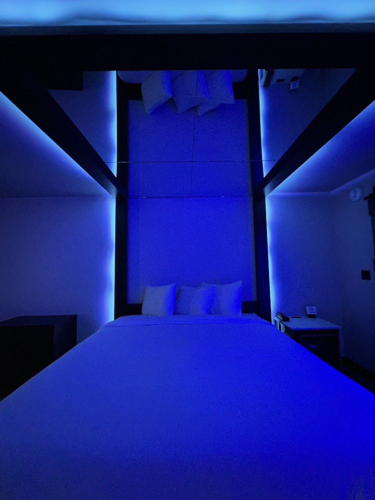 Imperial Suites Adults Only - photo 9