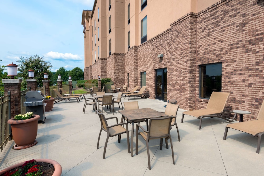 Hampton Inn & Suites Winston Salem University Area NC - photo 32