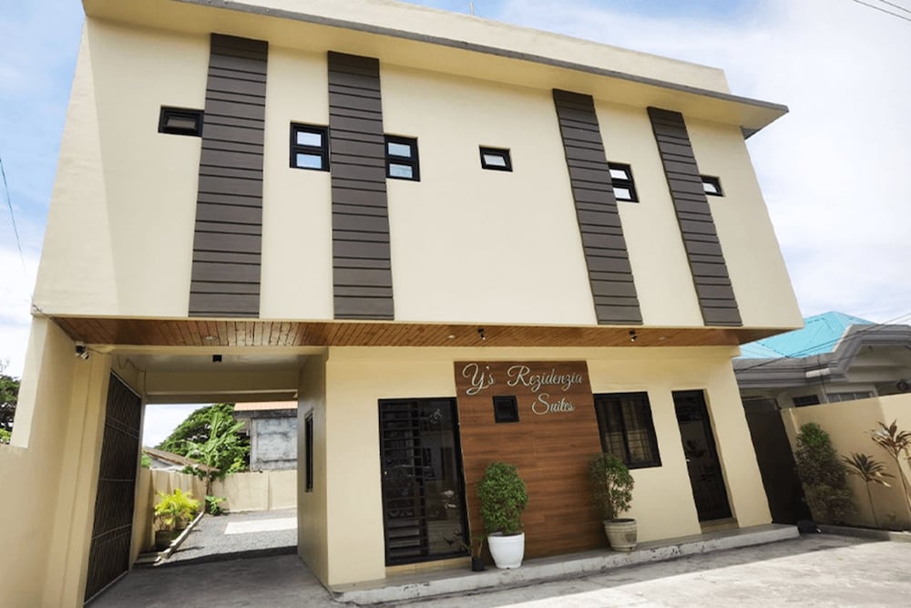 Y S Rezidenzia Suites — Daraga