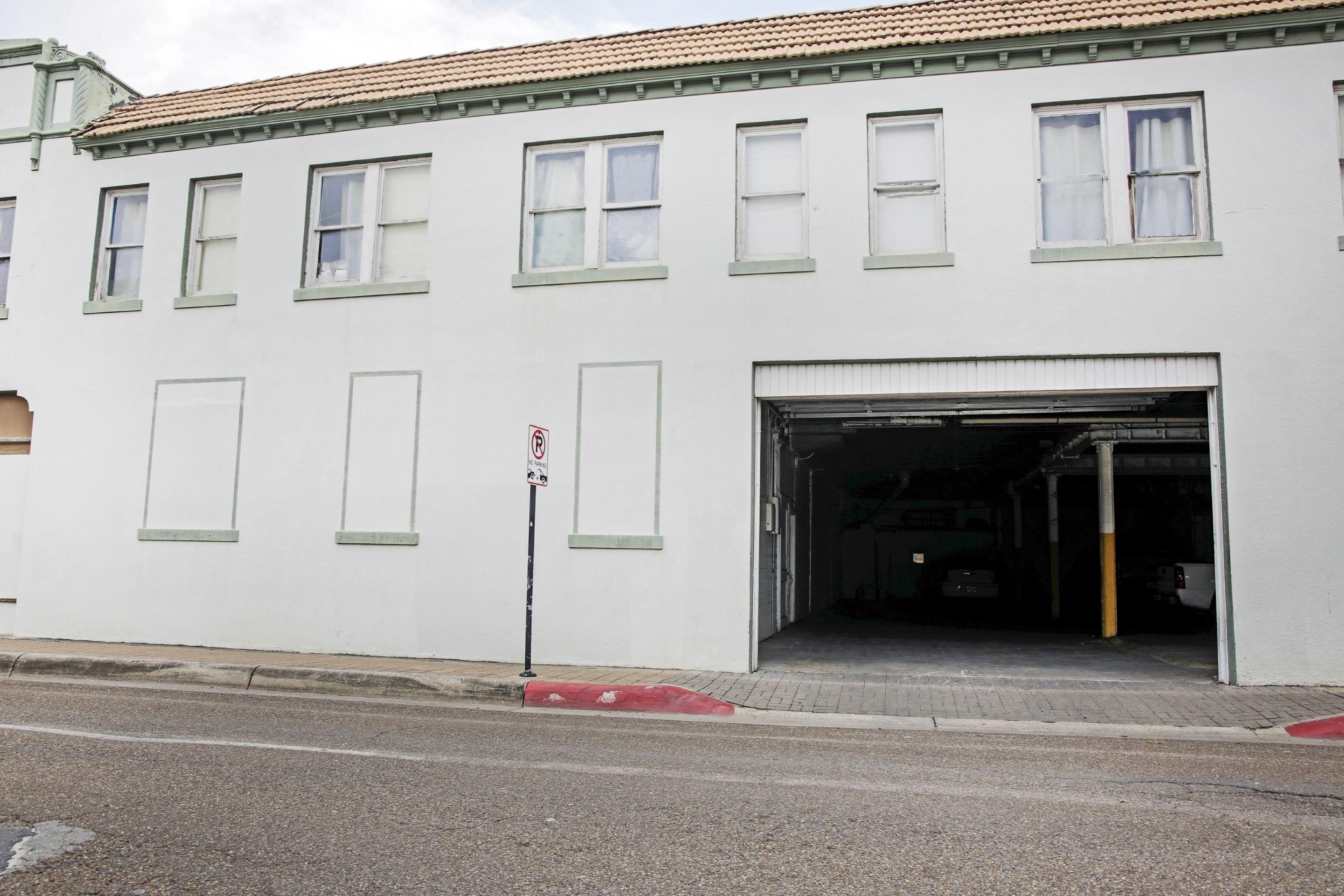 OYO Historic Cameron Hotel Brownsville I 69E - photo 12
