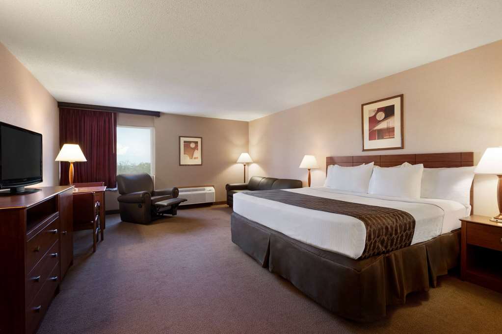 Ramada by Wyndham Bismarck - photo 10