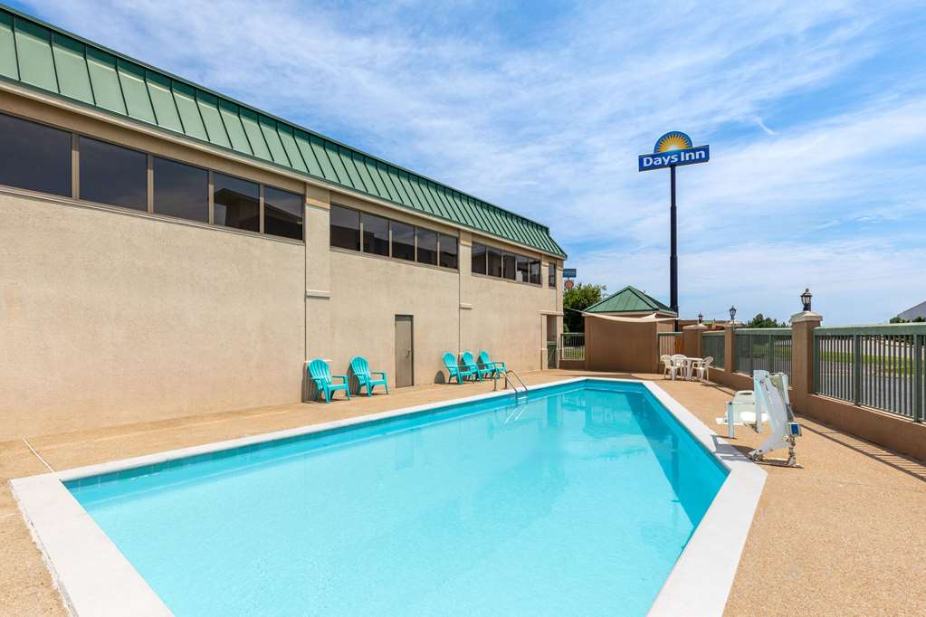 Days Inn by Wyndham Clarksville North - photo 8