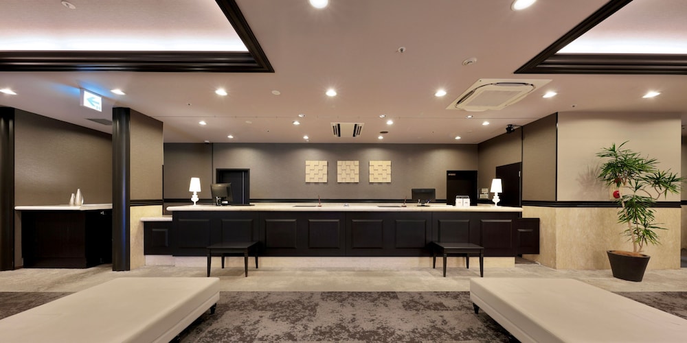 Minamisenri Crystal Hotel — hotel in Suita