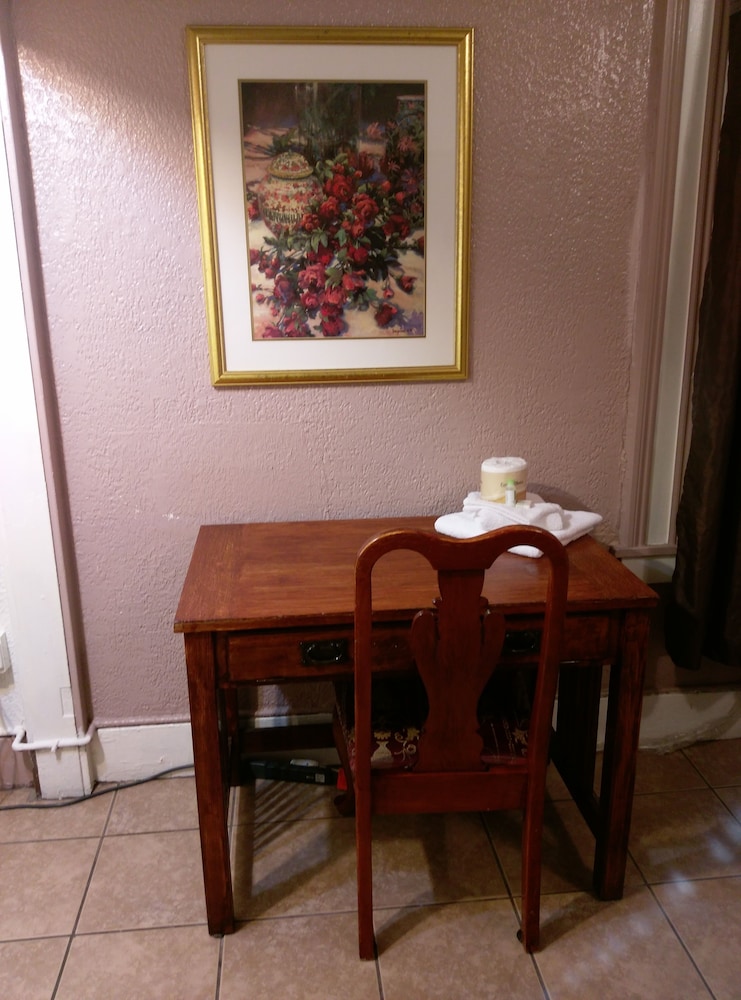 Monterey Inn Hotel - photo 11