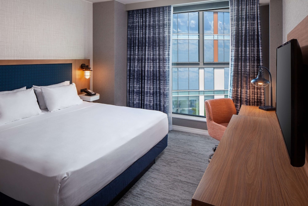 Hampton Inn Boston Seaport District - photo 16
