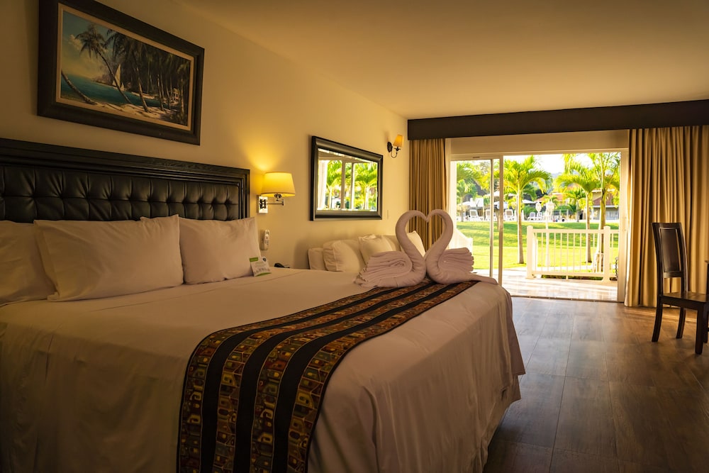 Bella Terra Laguna Azul Resort & Spa — 5-Star Luxury Hotel in Sauce, Peru