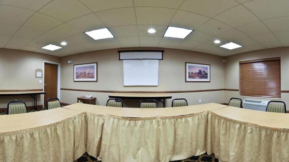 Garner Hotel Brookings by IHG - photo 36