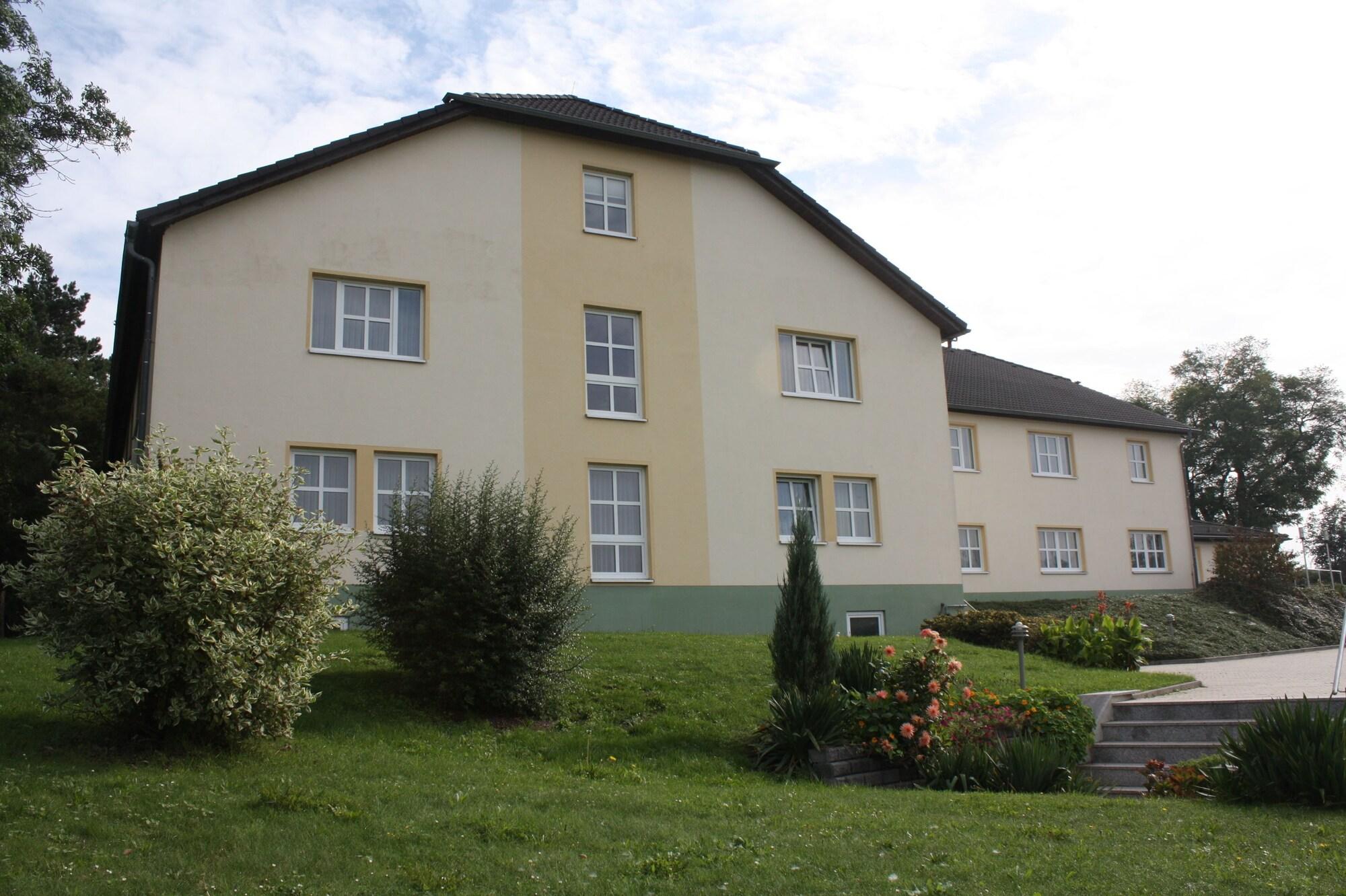 Hotel & Restaurant Bergfried in Saalfeld, Germany