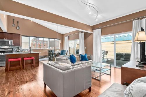 Large 3 Bedroom 40 Foot Terrace — 4-Star Luxury Hotel in Asheville, United States