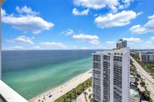 High Rise Haven by the Sea — 4-Star Luxury Hotel in Sunny Isles Beach, United States