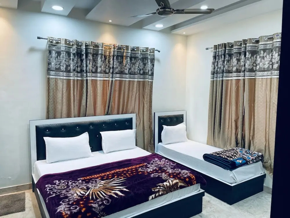 Yuvraj Residency 1 minute walking from Golden Temple