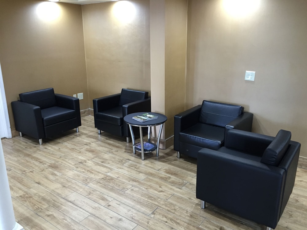 Quality Inn Near Pimlico Racetrack - photo 4