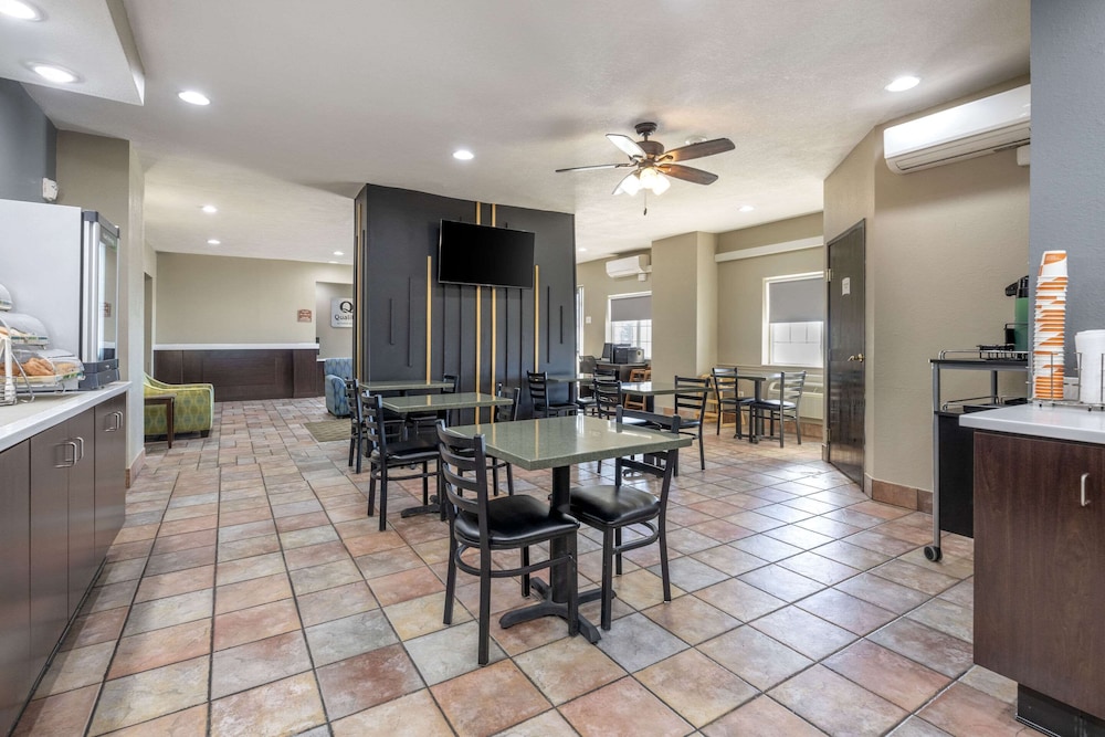 Quality Inn & Suites Lincoln North - photo 35