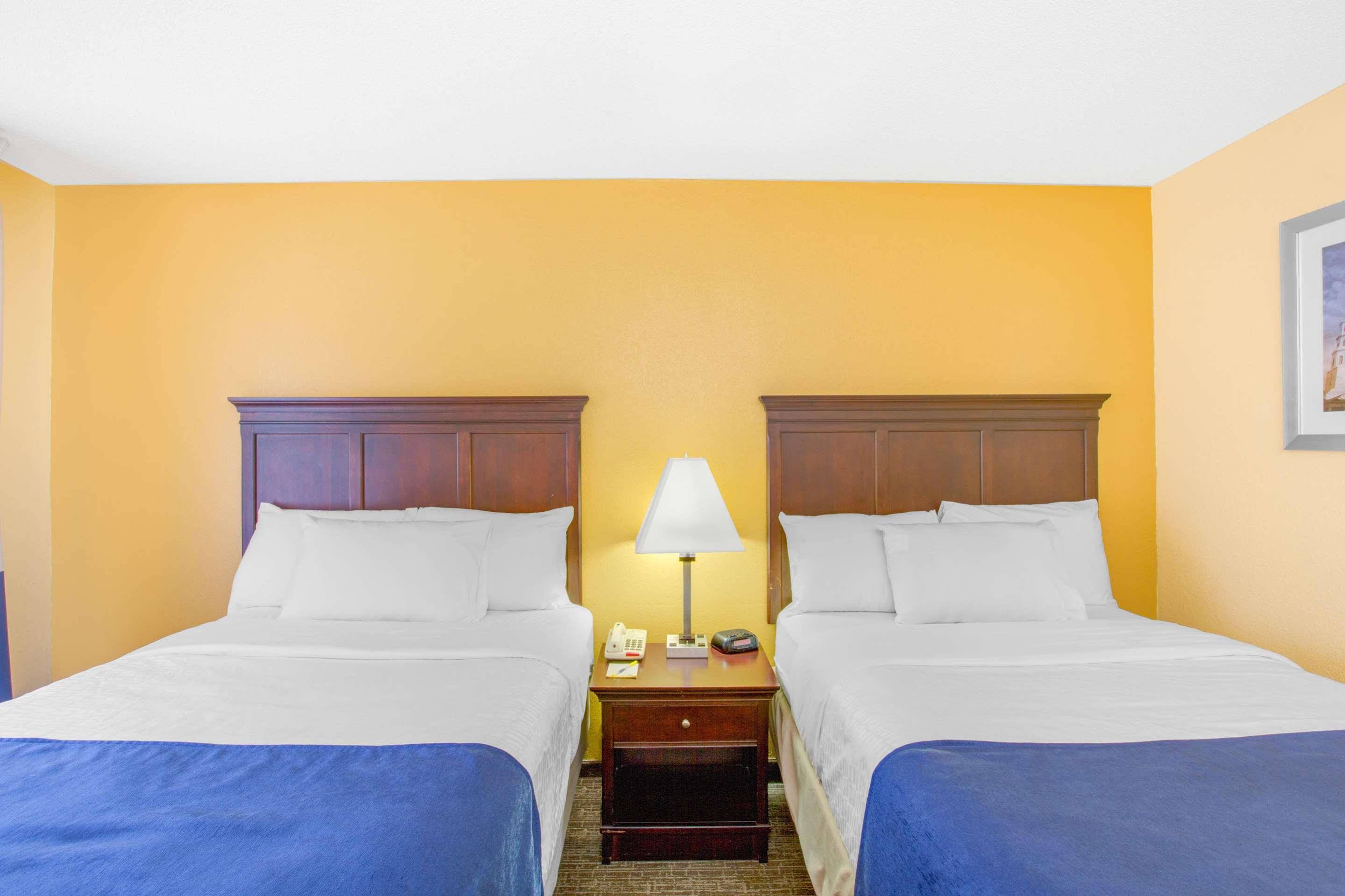 Days Inn by Wyndham Charleston Historic District - photo 8