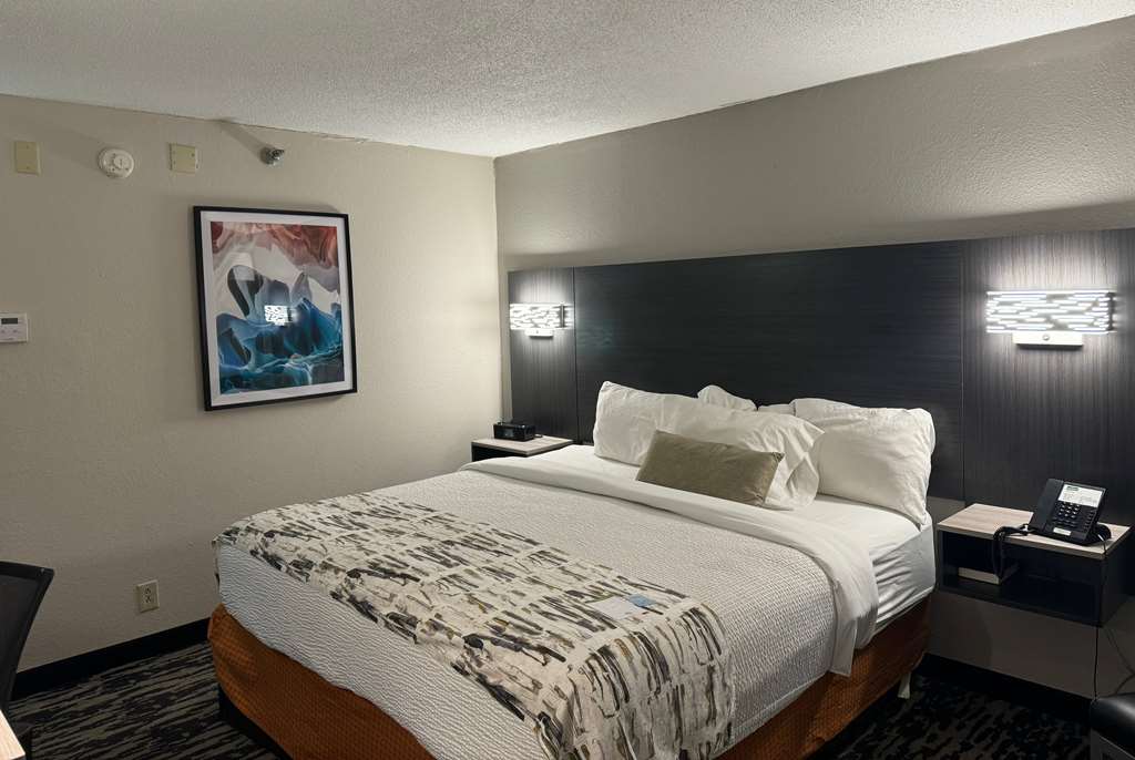 Wingate by Wyndham Dayton North - photo 16