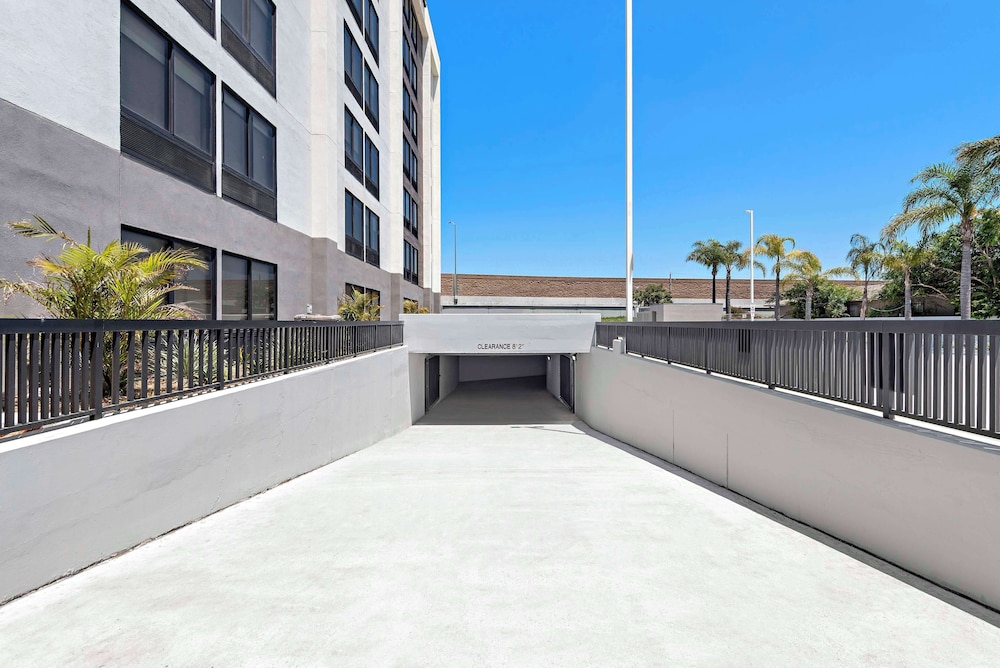 Hampton Inn by Hilton Los Angeles Airport - photo 34