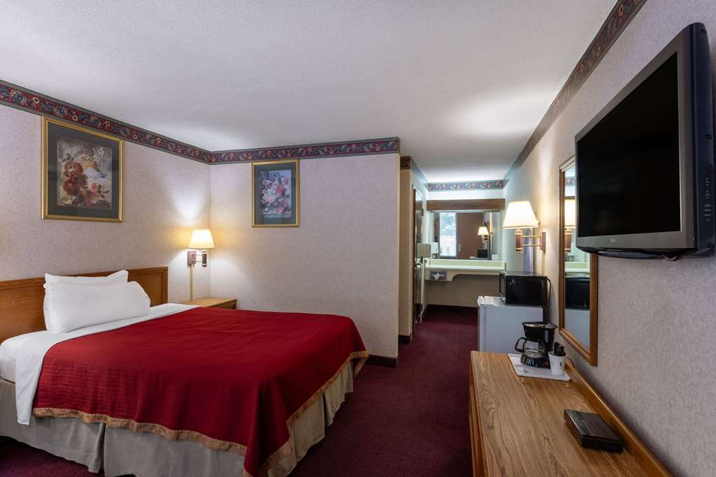 Howard Johnson Hotel & Conference Center by Wyndham Salem - photo 14