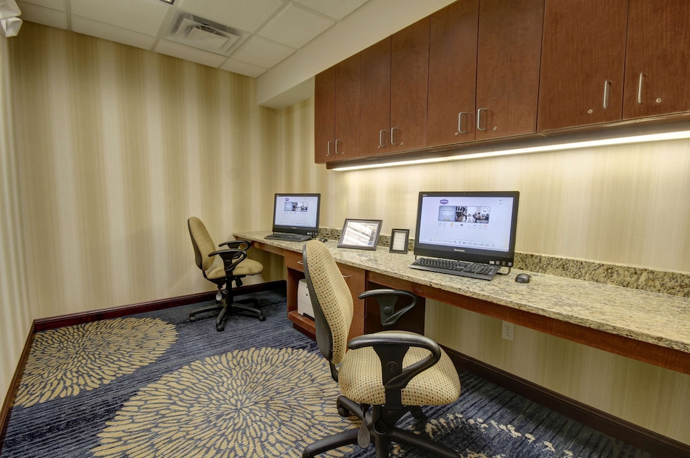 Hampton Inn & Suites Alexandria - photo 32