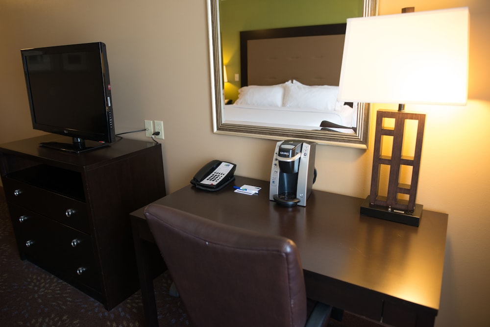 Holiday Inn Express Hotel & Suites Northwood by IHG - photo 16