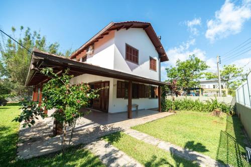 3 Quartos 6 Pessoas 600M Da Praia Churrasqueira Lareira in Florianopolis, Brasil