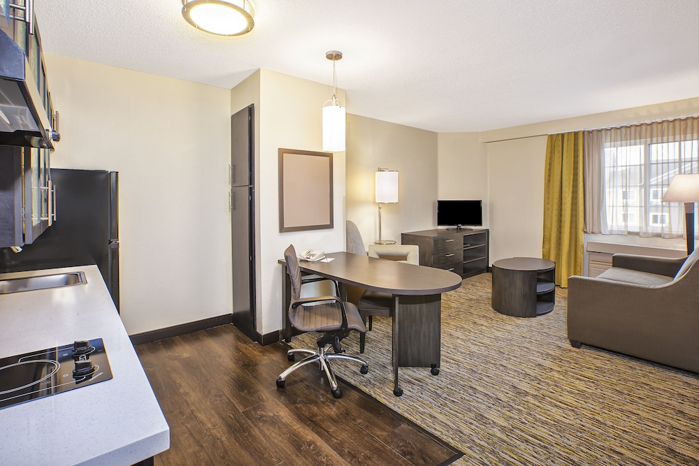 Candlewood Suites Indianapolis an IHG Hotel - photo 4