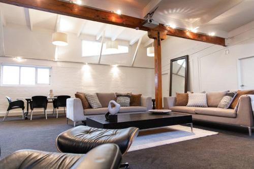 True New York style Newmarket Loft Apartment — 4-Star Luxury Hotel in Auckland, New Zealand