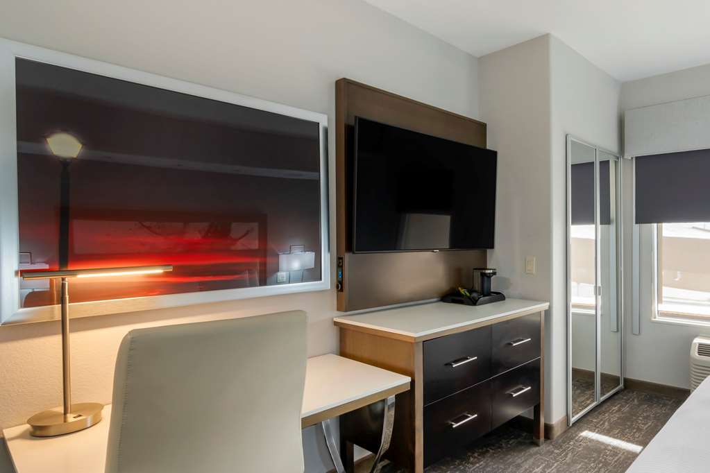 Best Western Premier Liberty Inn Suites - photo 15