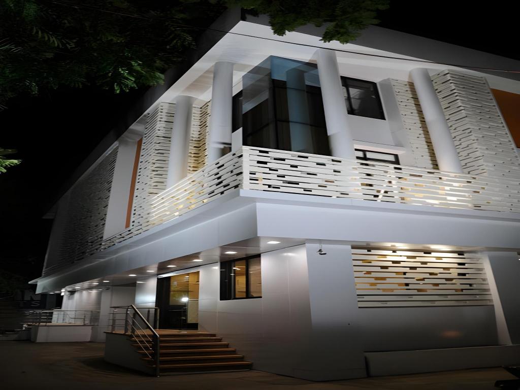 Hotel Regaal Palace in Jalgaon, India