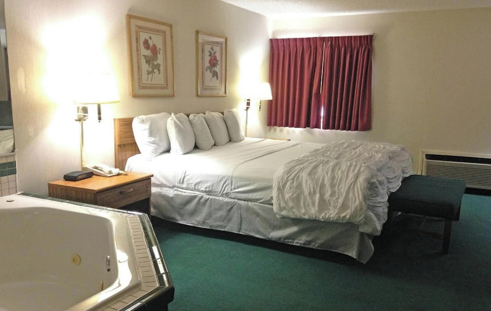 Capital O Amerihost Inn and Suites Mexico Hwy 54 MO - photo 12