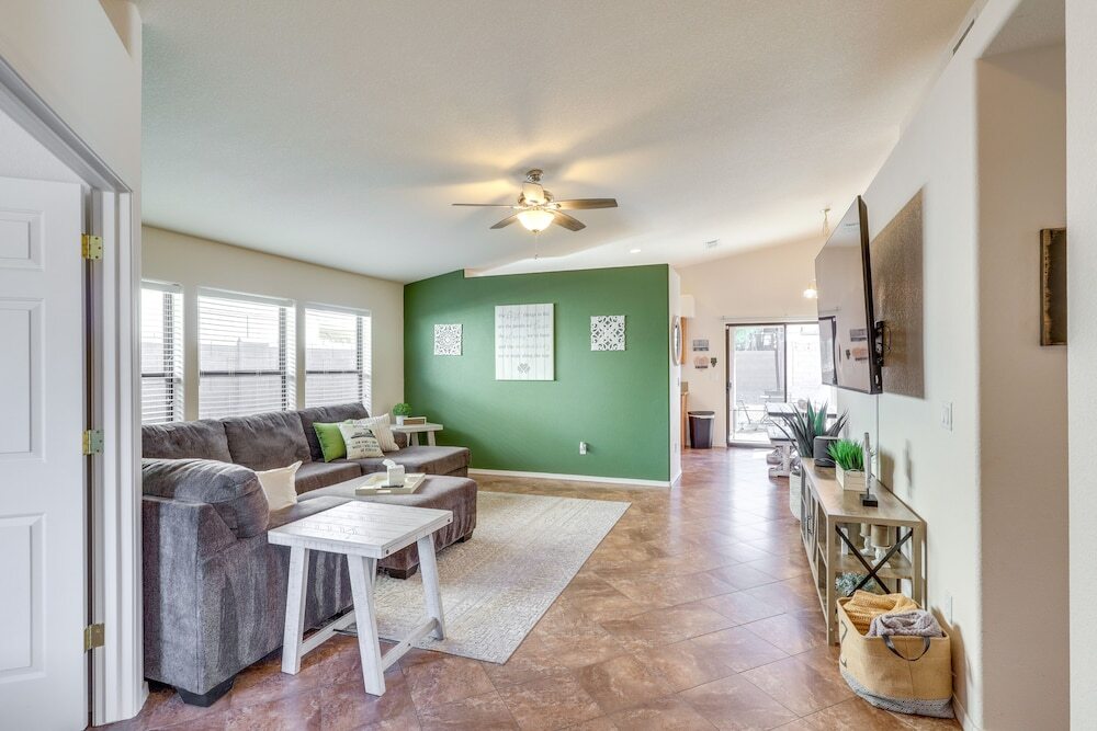 Inviting Bullhead City Gem: 3 Mi to Colorado River — hotel in Bridgehampton