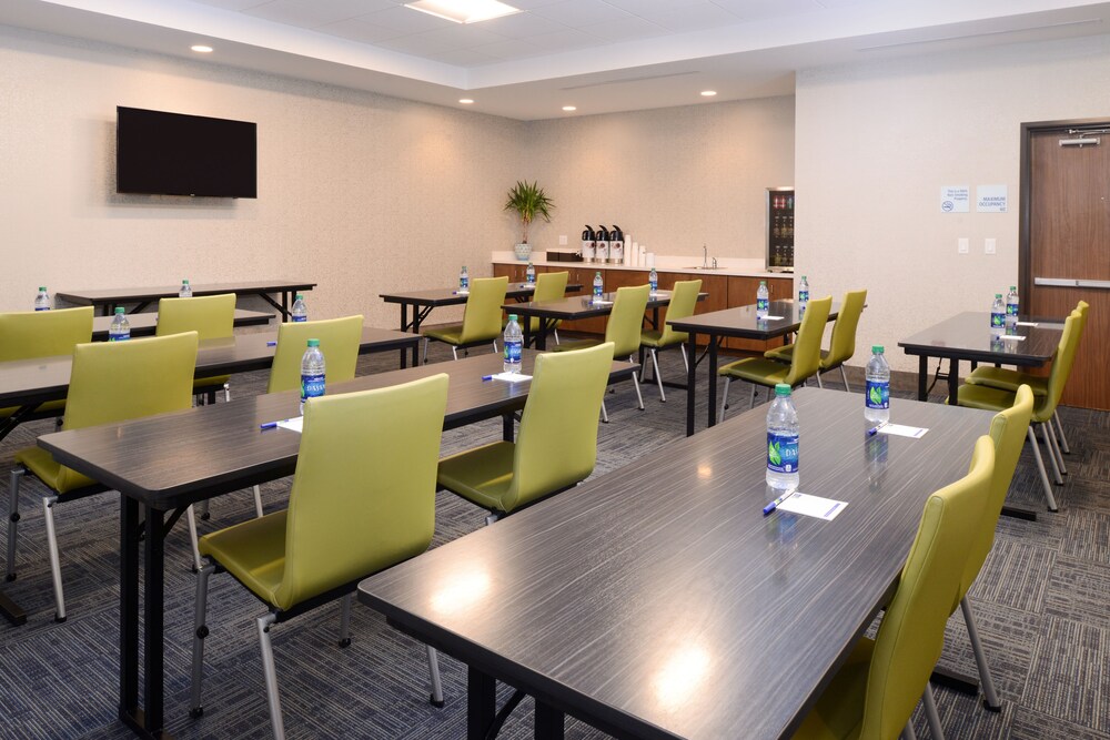 Holiday Inn Express & Suites St. Petersburg Madeira Beach by IHG - photo 63