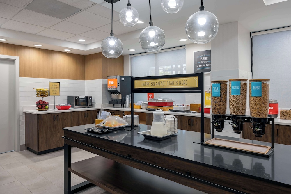 Hampton Inn & Suites Alpharetta Roswell - photo 54